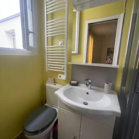 Calme Rez-de-chaussee Cour Porte De Versailles 아파트 *